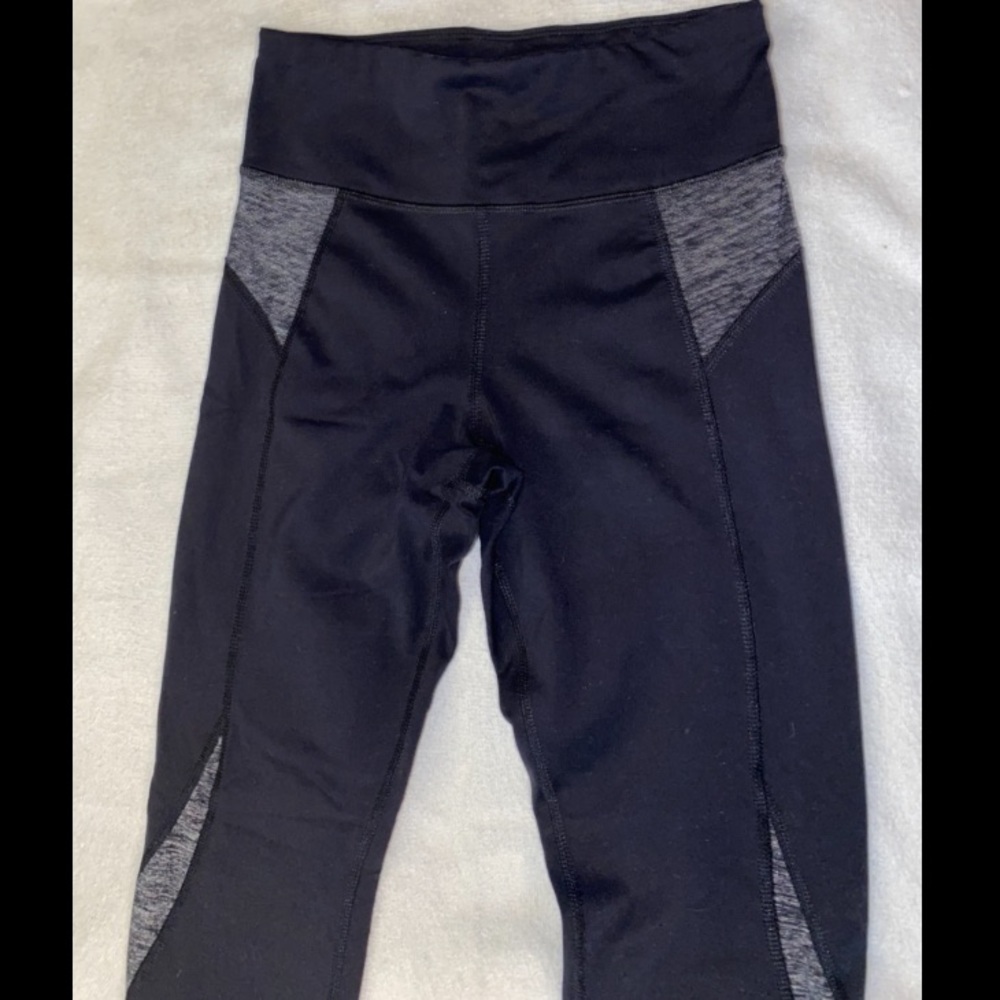 Black leggings with grey design